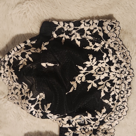 WACOAL BRA BLACK AND CREAM LACE SIZE 38D. - Picture 2 of 10